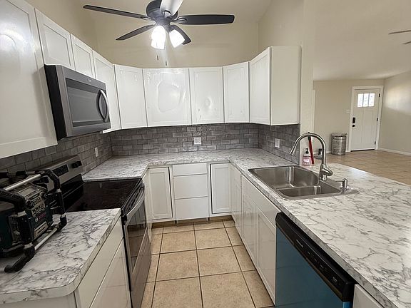 5th image of 2667 Yale Ave