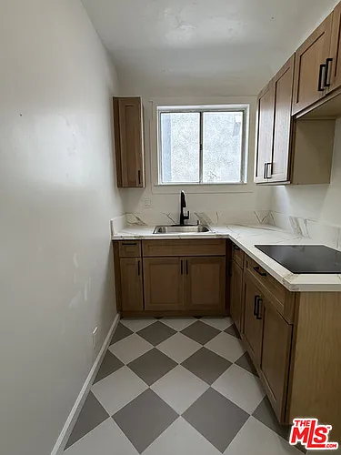 44 Rose Ave Photo 1