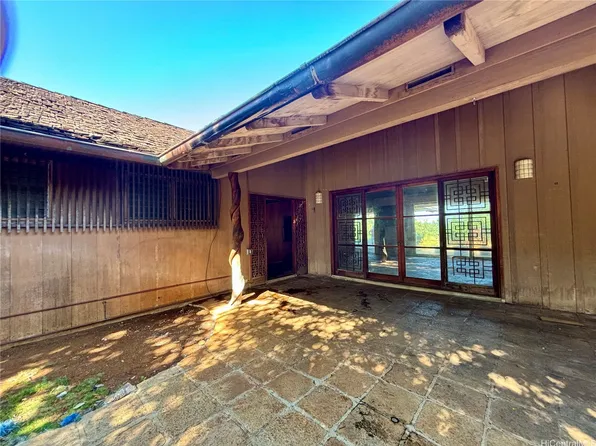 633 Hakaka Pl, Honolulu, HI 96816