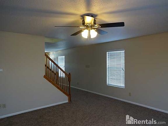 3rd image of 527 Bridgewater Dr