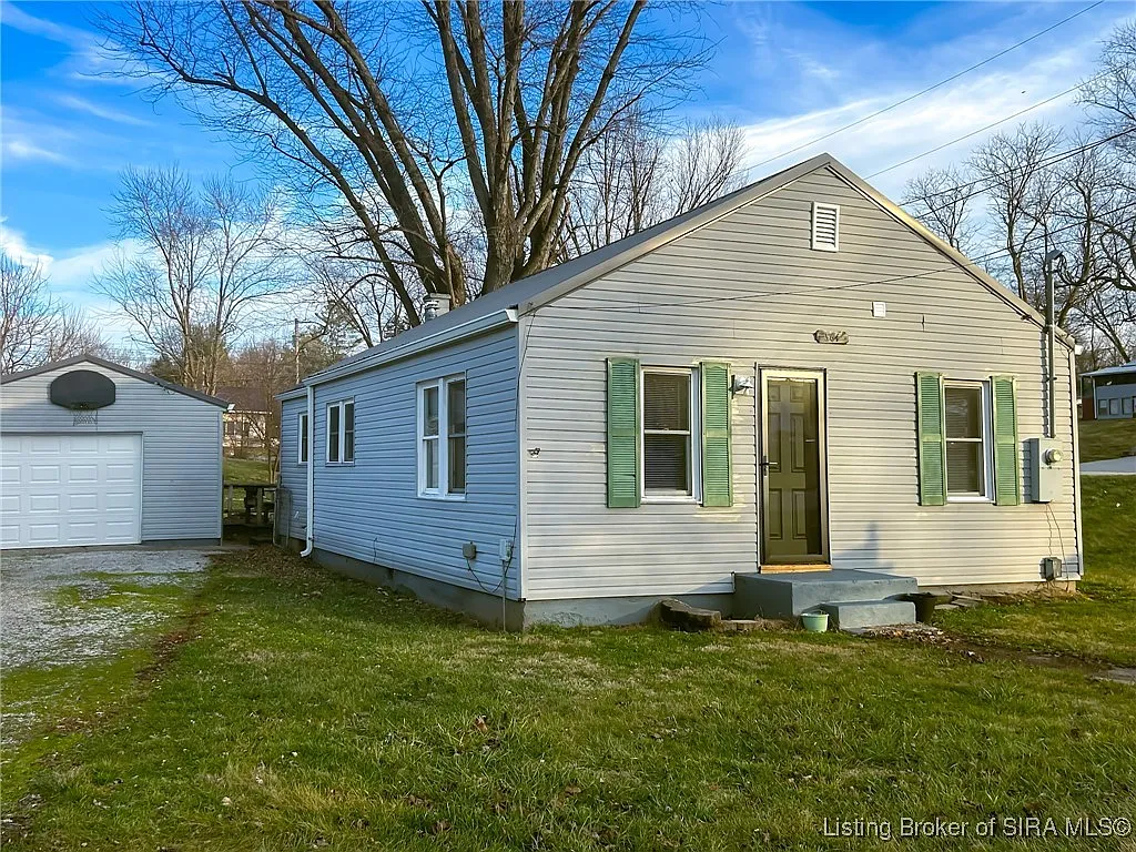 564 N Helm Street photo 1