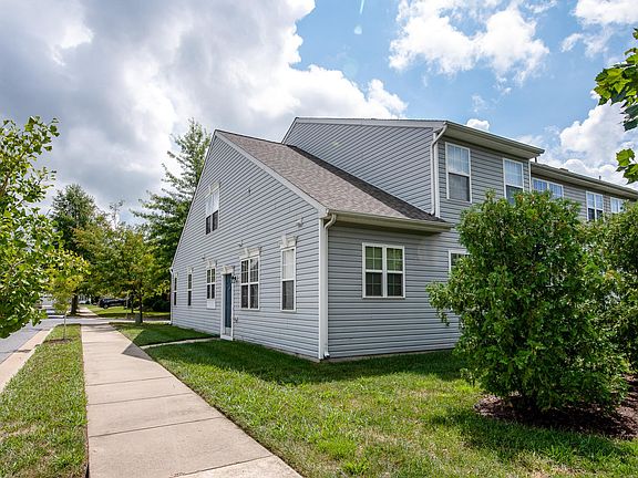 2nd image of 301 Araminta Pl