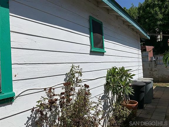 4th image of 241 Twin Oaks Ave