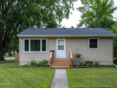 1001 S 11th St, Grand Forks, ND, 58201