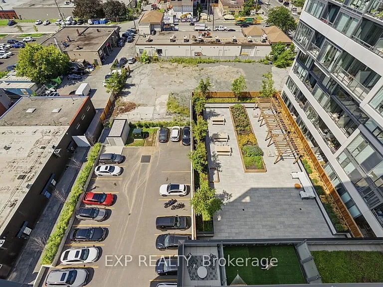 859 The Queensway #905 — Photo 32