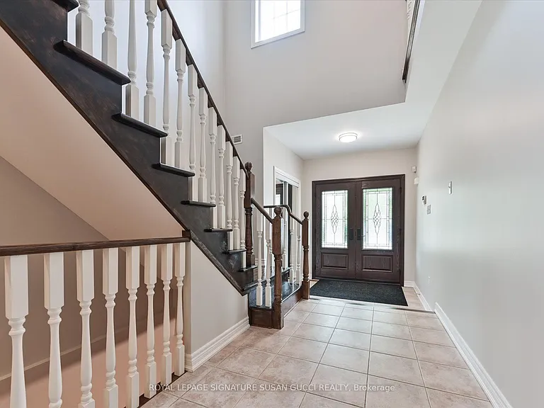 51 Landsdown Cres — Photo 3