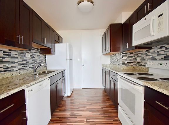 2nd image of 2626 N Lakeview Ave APT 702