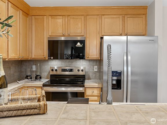 5th image of 55 Williams Avenue S #203