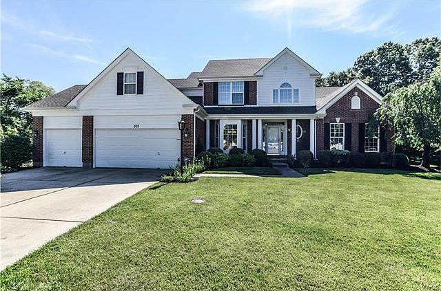 Stately 1.5 story home at end of cul-de-sac