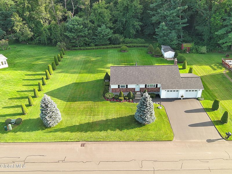 3rd image of 1046 Gates Drive