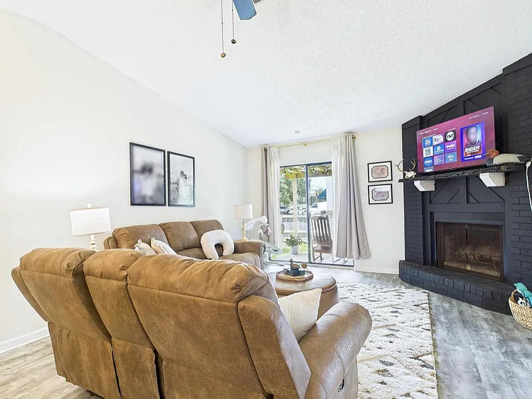 3978 Breezee Ct — Photo 3