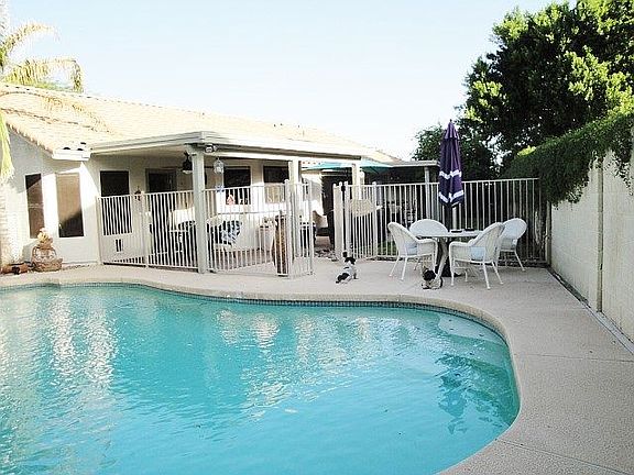 2nd image of 3007 N Meadow Ln