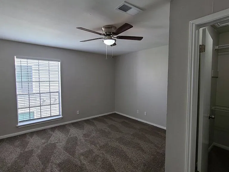 Post Oaks Apartments — Photo 19
