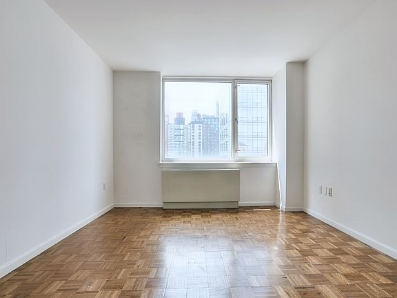 5th image of 350 W 43rd St APT 25D