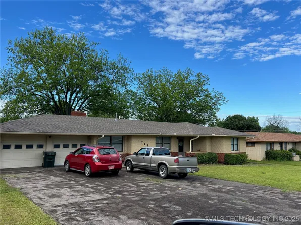1718 W McAlester Ave, Sulphur, OK 73086