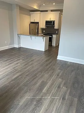 Upper Middle Rd — Photo 11