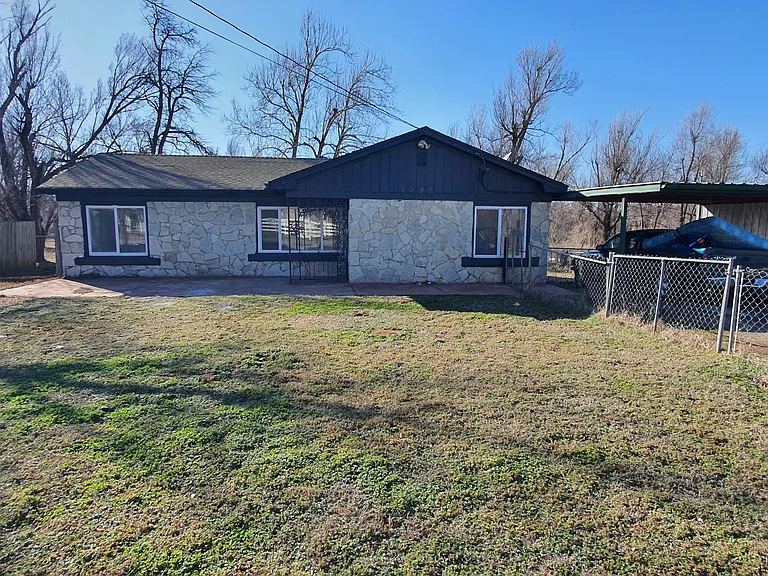 1137 Lloyd Dr — Photo 1