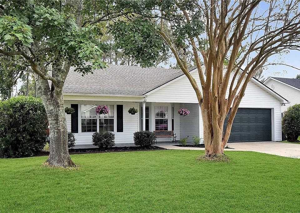 1st image of 203 Sandalwood Cir