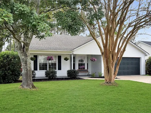 203 Sandalwood Cir, Brunswick, GA 31525