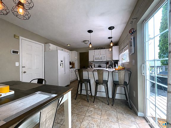 4th image of 38 Wildflower Lane