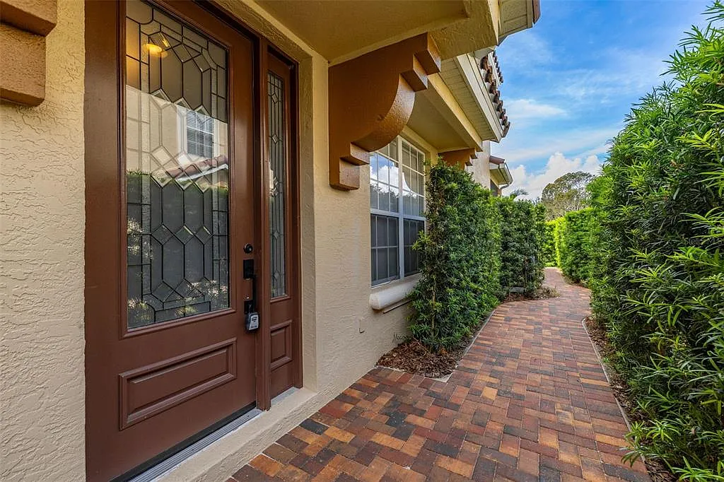 3 bed, 2.5 bath, 2363 sqft, $3,300 — Photo 2