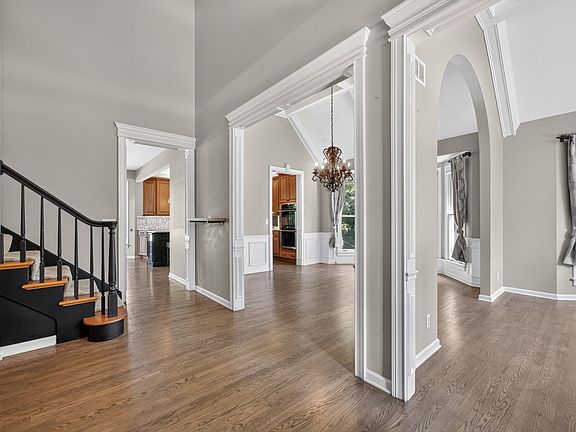 3rd image of 305 Windsor Cir