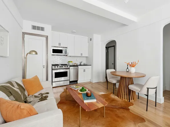 140 East 40th Street image 2 of 5