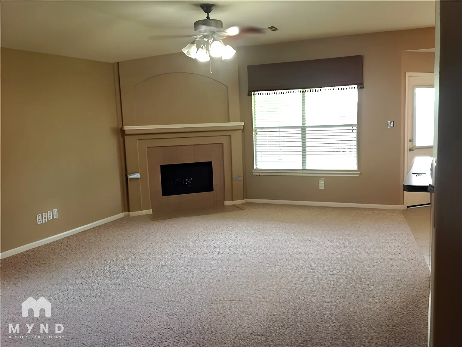 3 bed, 2.0 bath, 1536 sqft, $1,815 — Photo 3