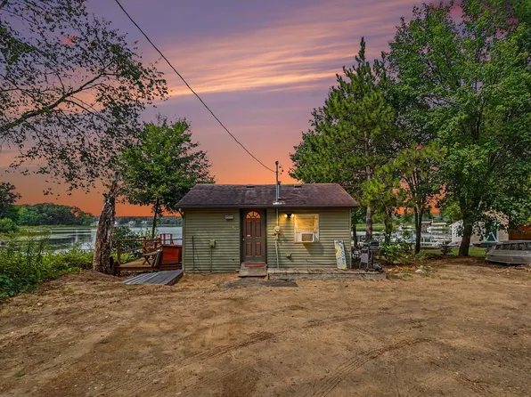 8221 S Island View Dr, Newaygo, MI 49337