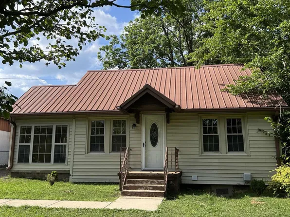 610 W 8th St, Benton, KY 42025