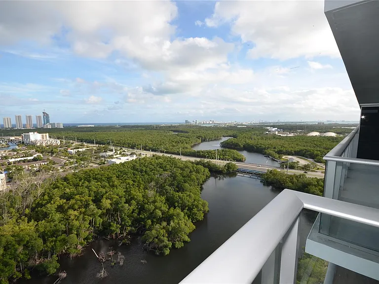 16385 Biscayne Blvd #518 — Photo 21