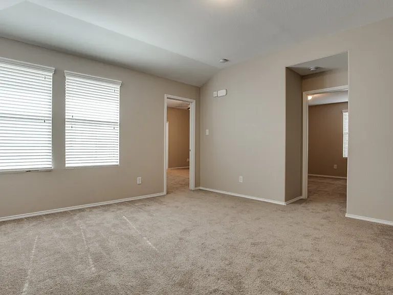 698 Austin Ln — Photo 16