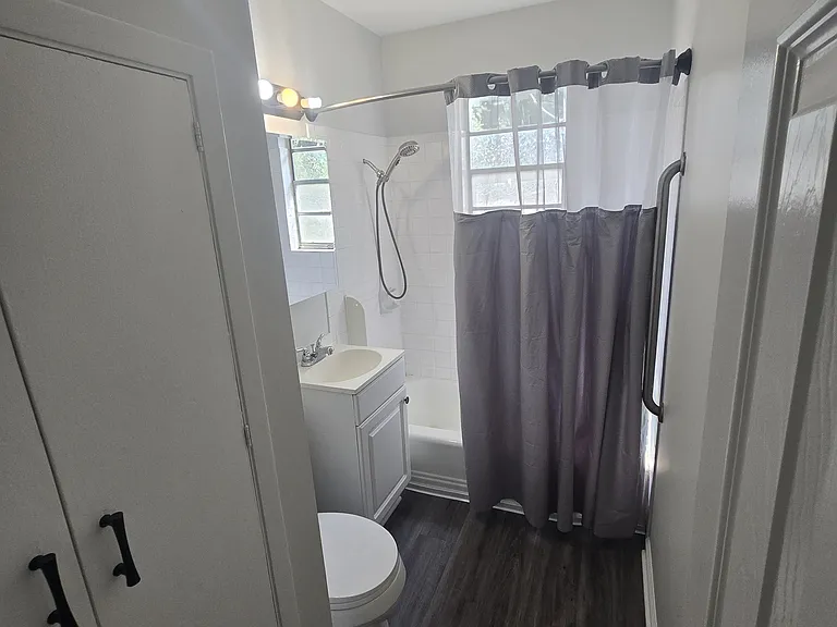 7924 NE San Rafael Dr — Photo 6