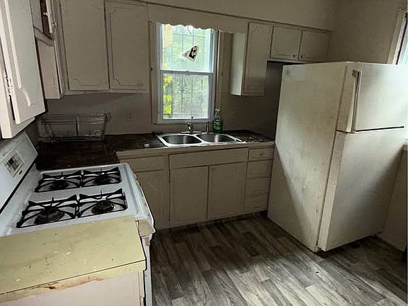 5th image of 523 Grace St