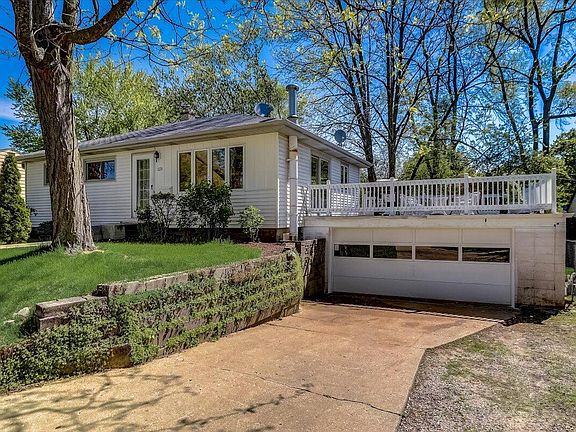 3rd image of 319 Greenmeadow Dr