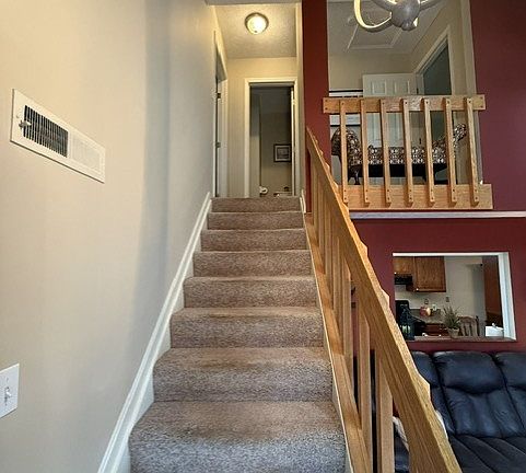 4th image of 2094 Foxknoll Dr