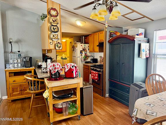 3rd image of 2526 Catherine Cir