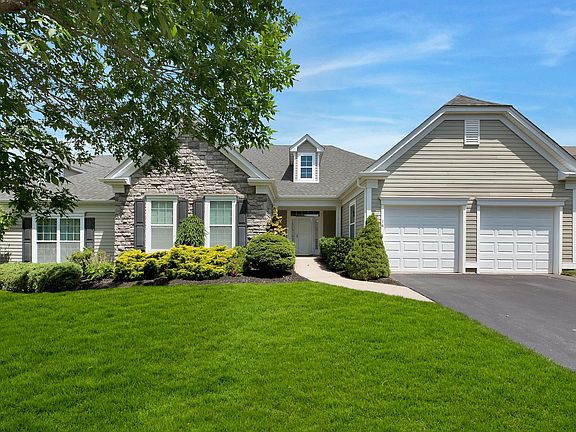 2nd image of 76 Samantha Cir