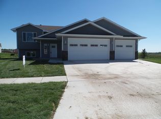 2242 Primrose Dr, Brookings, SD 57006
