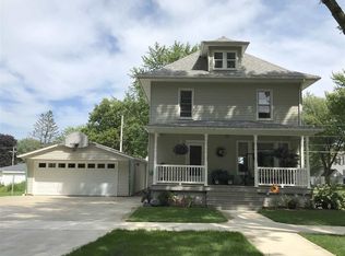 266 S Locust Ave, New Hampton, IA 50659