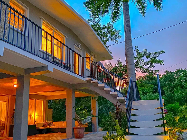402 Coconut Dr — Photo 4