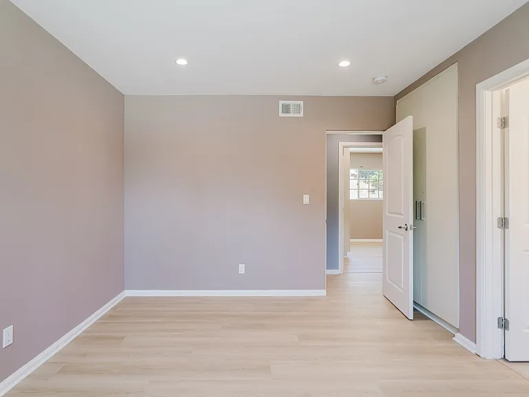 9540 Debra Ave — Photo 21