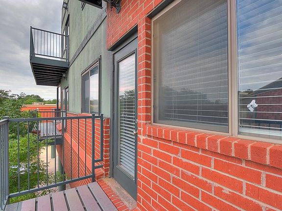 3rd image of 1220 12th Ave SE Unit 1203