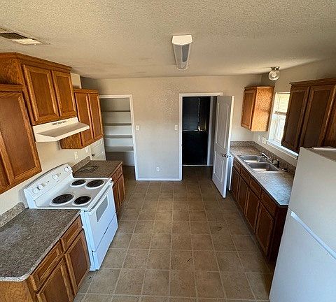 4th image of 3800 Ida Dr