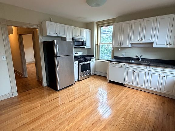 2nd image of 533 Chapel St APT 3