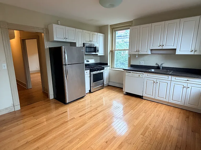 533 Chapel St #3 — Photo 2