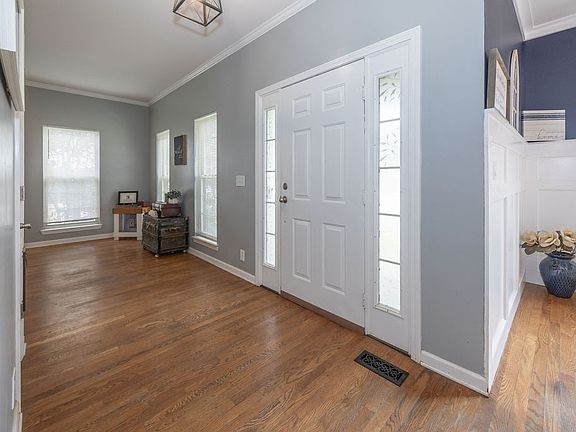 2nd image of 2531 Burgess St