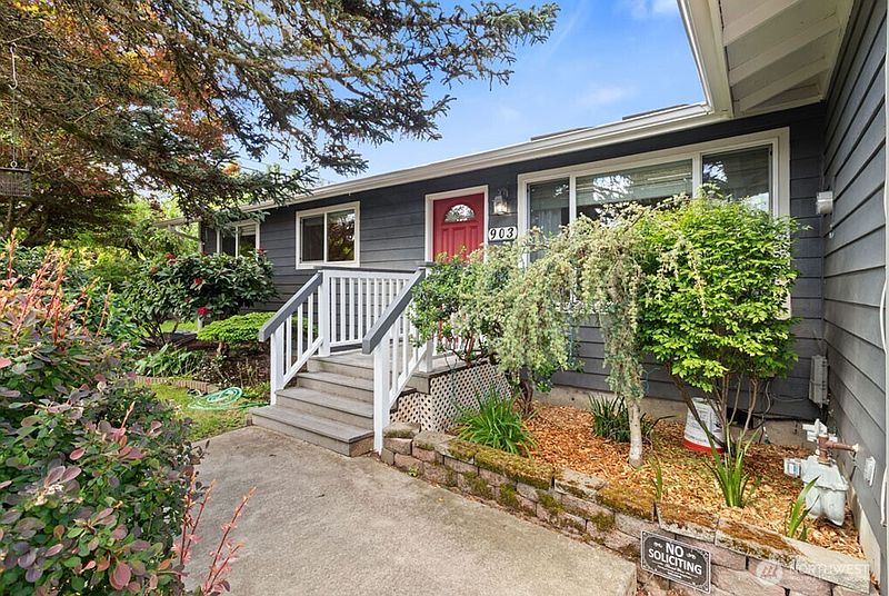 4th image of 903 9th Avenue SW