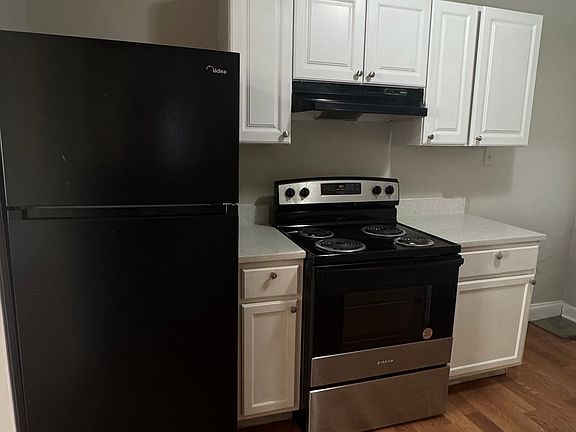 2nd image of 2021 Lasalle St #2