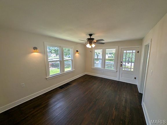 3rd image of 308 Logan St